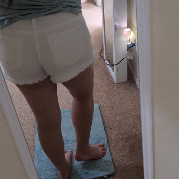 🌼Medium Denim White Shorts🌼 - Picture 5 of 7